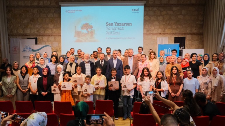 Endülüs Okuma Projesi Sen Yazarsın Yarışması'nın Ödül Töreni Rami Kütüphanesi'nde Düzenlendi